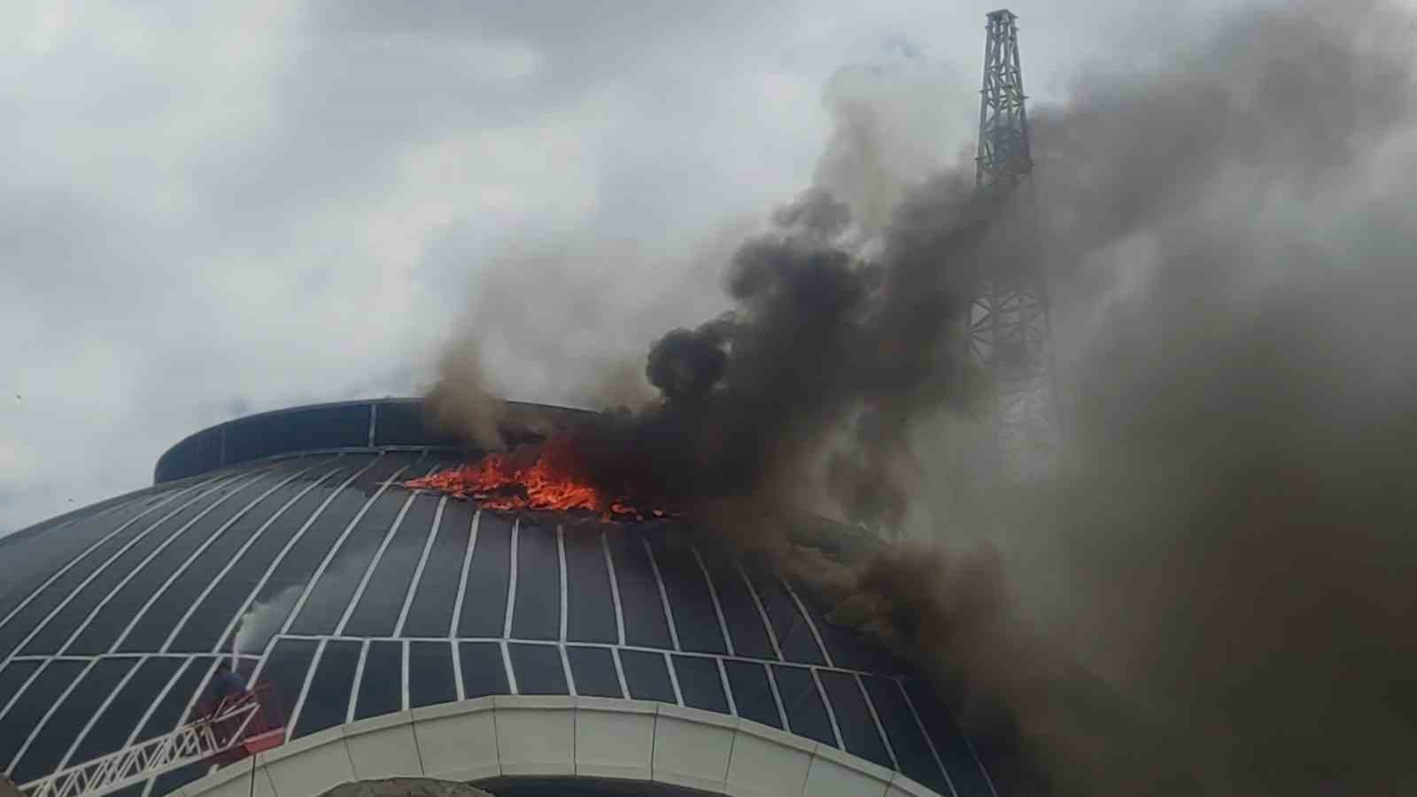 Van’da inşaat halindeki camide yangın