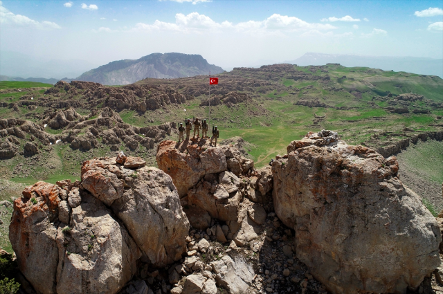 Komandolar 'Karataş Çukurları'nı teröristlerden temizledi! Mağaralardan neler çıktı neler
