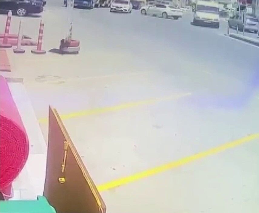 Pendik'te yol tartışmasında el frenini çekmeyi unutunca kaza yaşandı