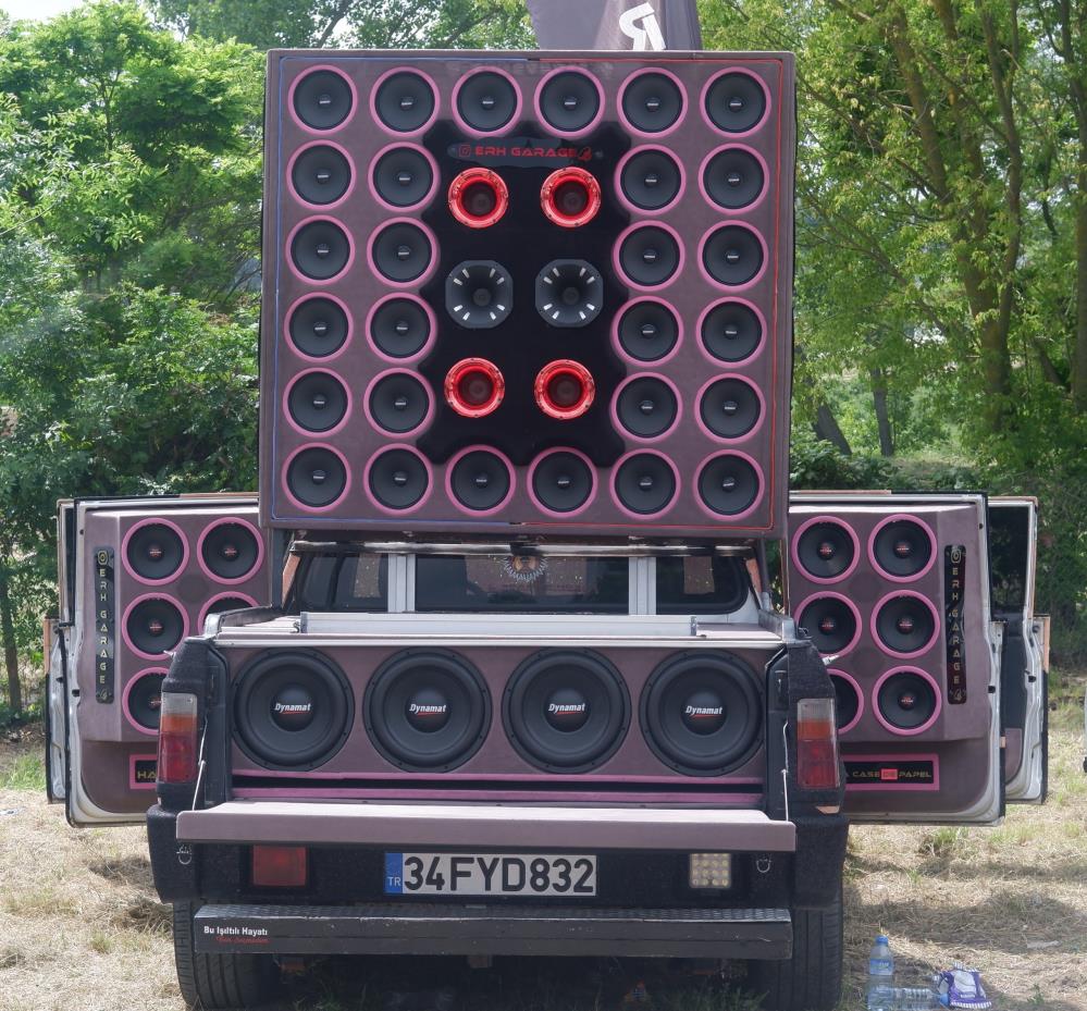 250 bin liralık araca 1,5 milyonluk ses sistemi döşetti