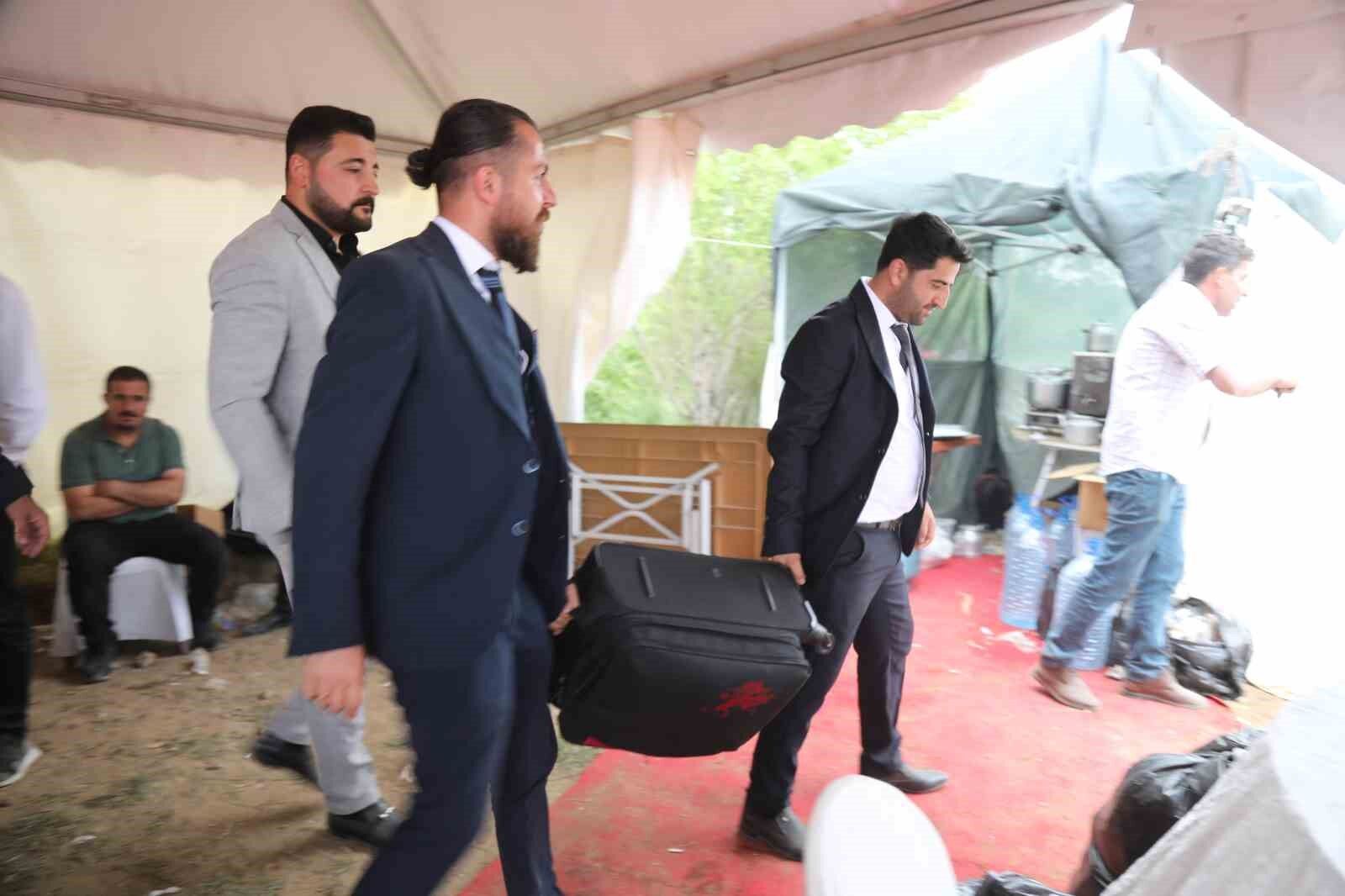 Aşiret düğününde geline 4 kilo altın, damada 6 milyon TL takıldı