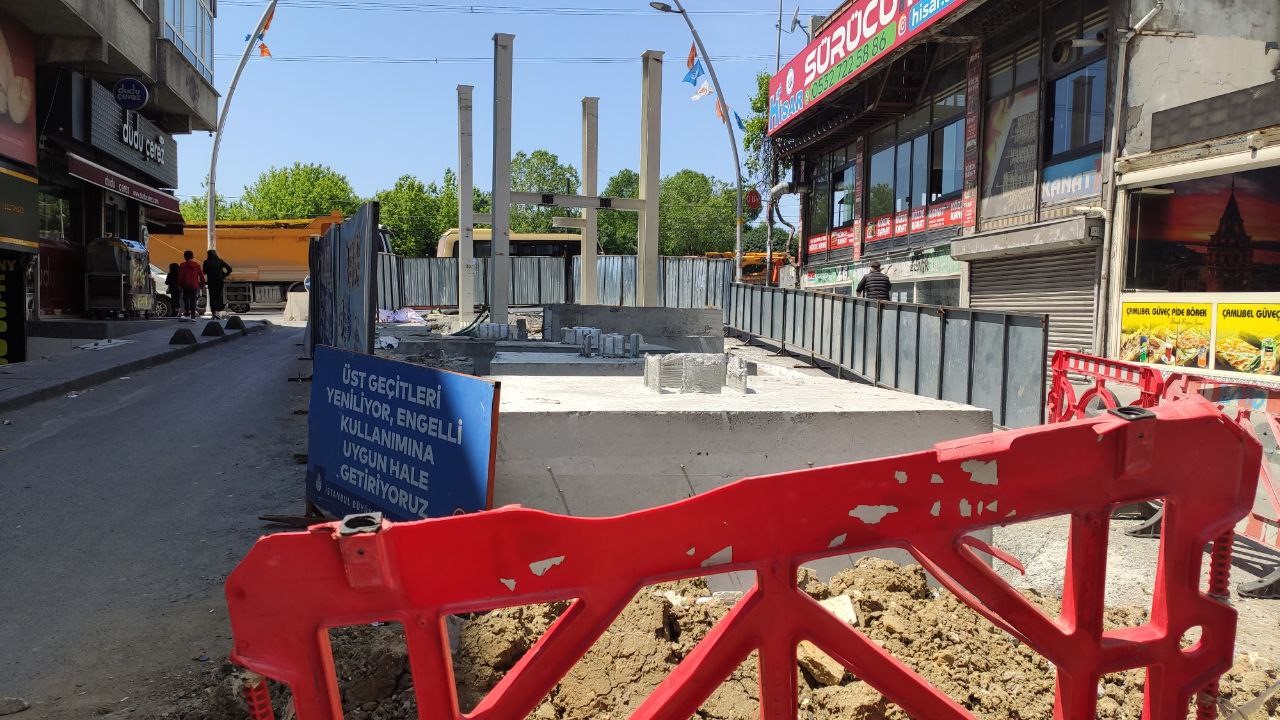 Sultangazi'de vatandaştan İmamoğlu'na tepki: 'Yapamıyorsa bıraksın biz yapalım'