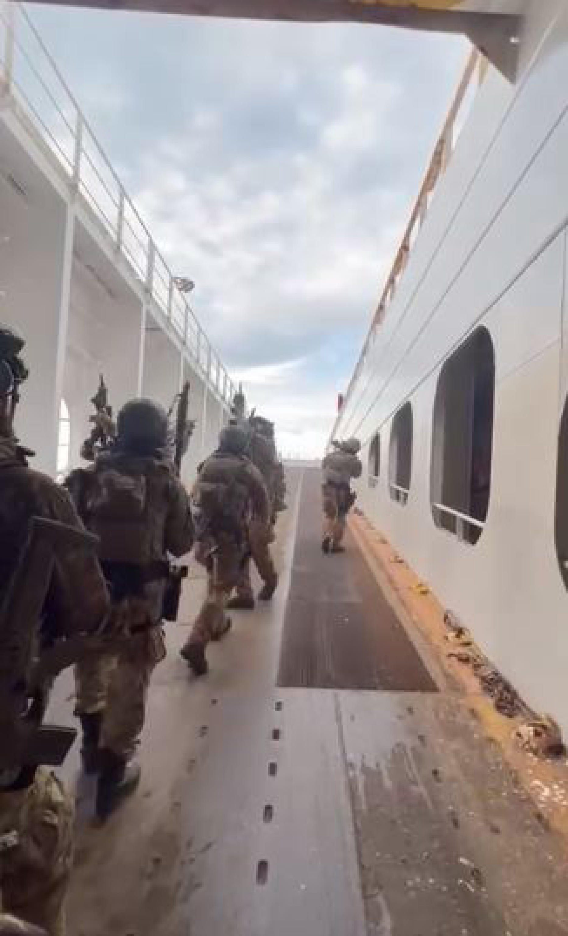 İtalya Savunma Bakanı Crosetto: 'Türk gemisi kurtarıldı, kaçak göçmenler yakalandı'