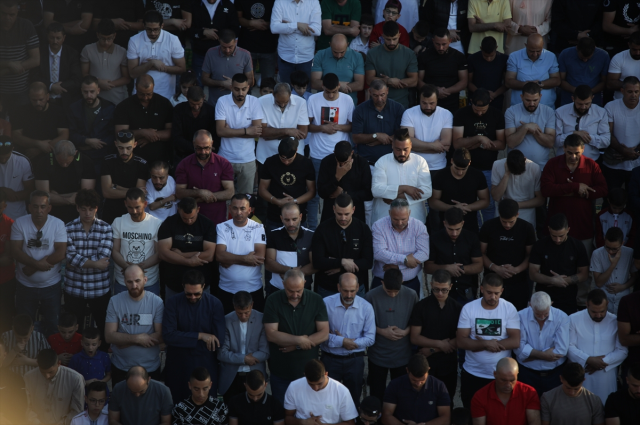 Mescid-i Aksa'da 100 bin kişilik bayram namazı