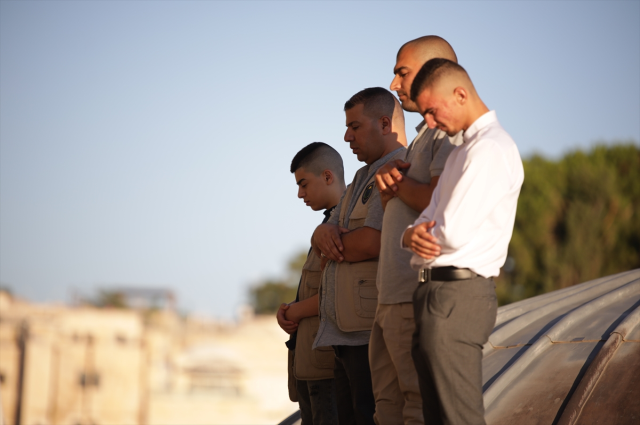 Mescid-i Aksa'da 100 bin kişilik bayram namazı