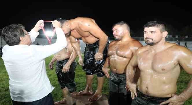 17. Edremit Şehit Hamdibey Yağlı Pehlivan Güreşleri yapıldı