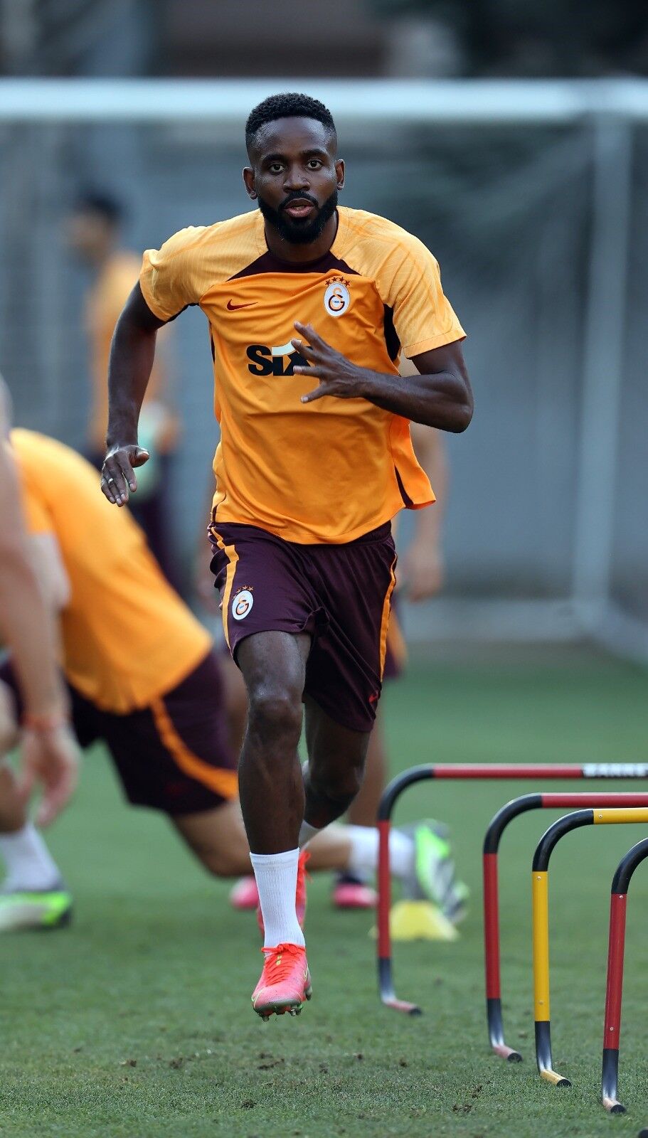 Zaha ve Bakambu, Galatasaray ile ilk antrenmanına çıktı