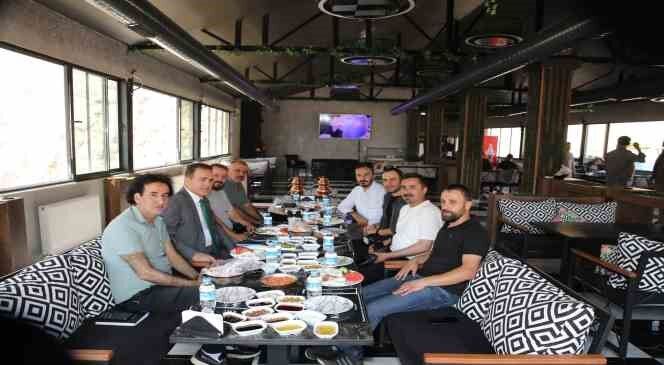 Vali Akbıyık, gazetecilerle bir araya geldi