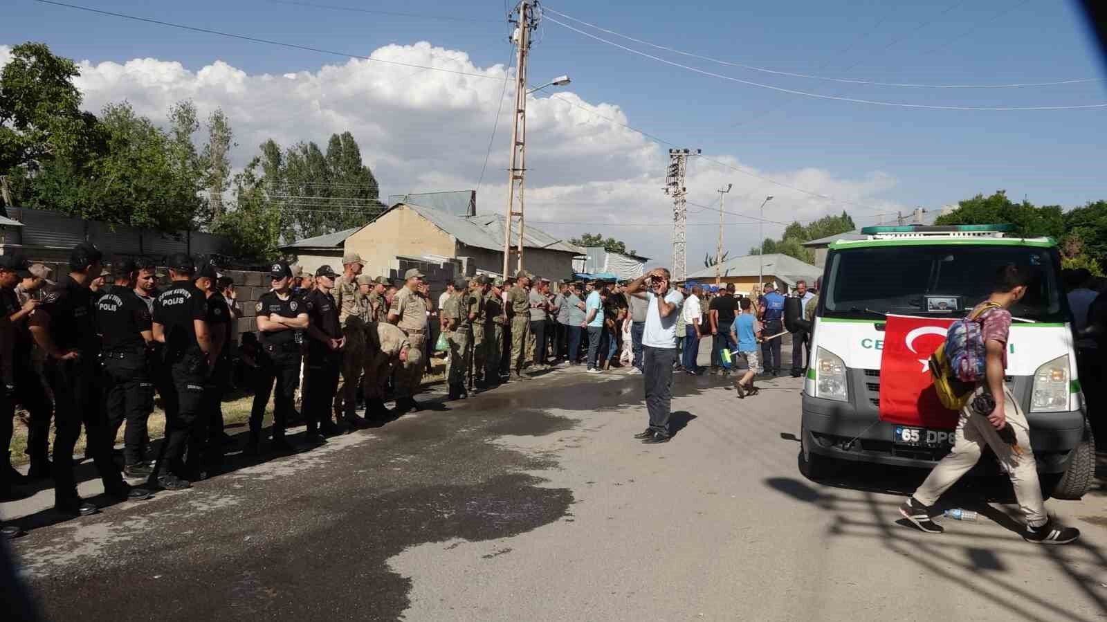 Şehit Enes Kırmızıkoç gözyaşları arasında son yolculuğuna uğurlandı