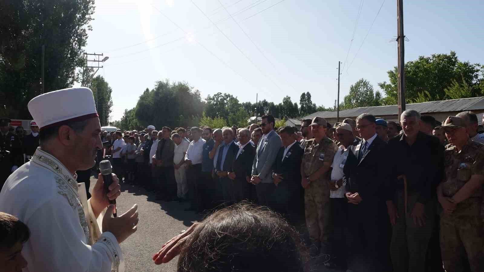 Şehit Enes Kırmızıkoç gözyaşları arasında son yolculuğuna uğurlandı