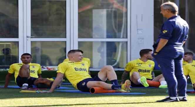 Fenerbahçe, yeni sezon hazırlıklarını sürdürüyor
