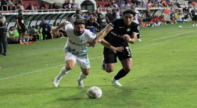 Altaylı Naderi, FC Tractor’e transfer oldu