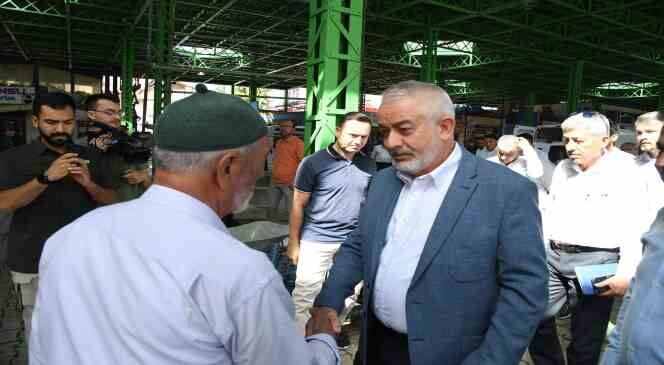 Başkan Başdeğirmen, Cuma Kapalı Pazaryeri esnafıyla buluştu