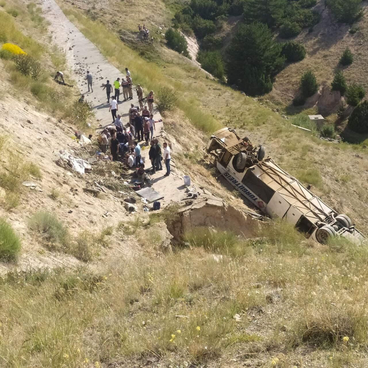 Kars'ta yolcu otobüsü viyadüğe düştü: 7 ölü, 22 yaralı var