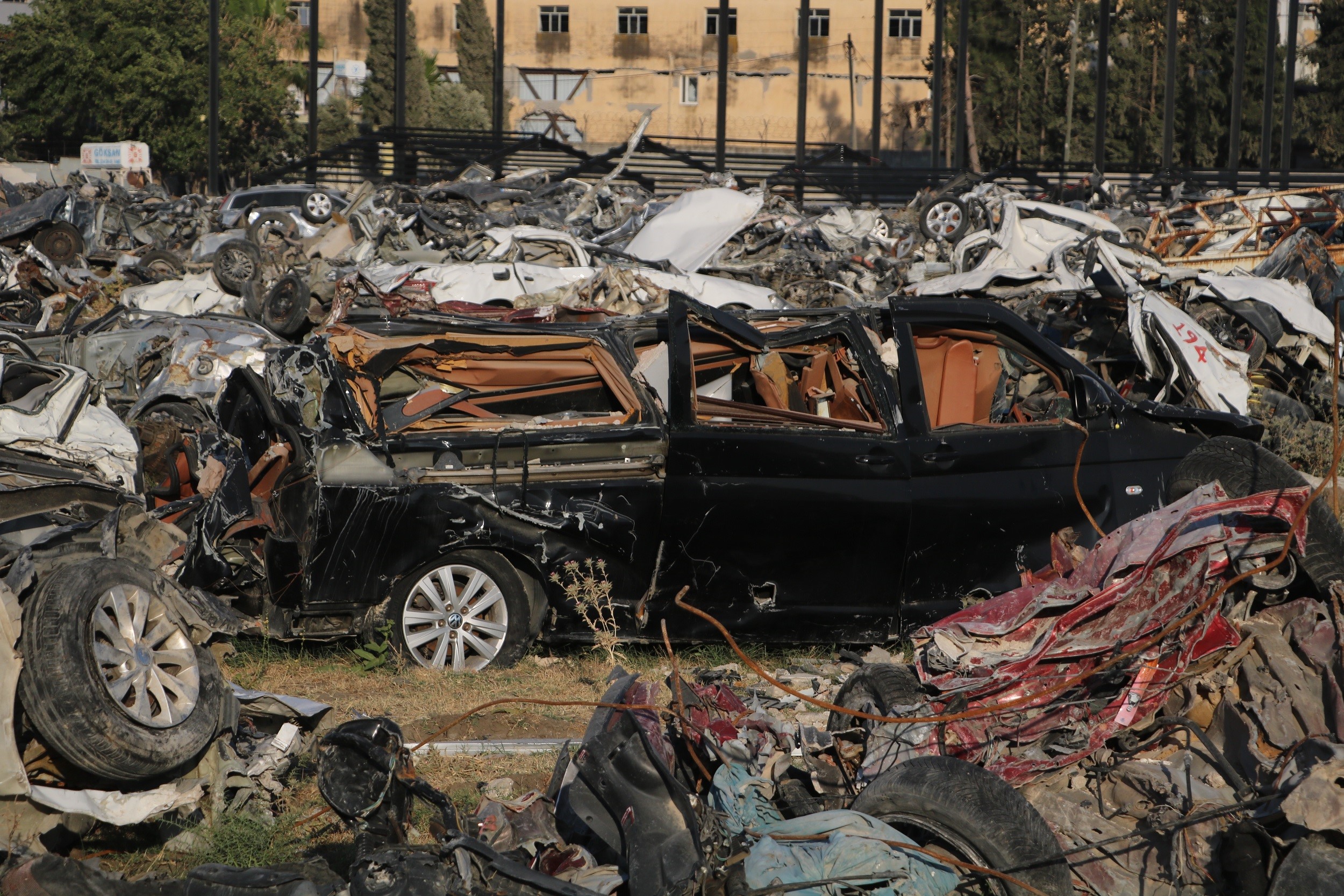 Enkazdan çıkarılan araçların akıbeti belli oldu