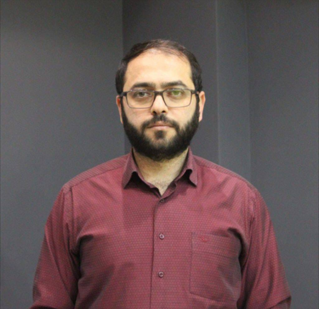 Adana'da öfkeli kalabalık, HÜDA Par binasını kana bulayan şüphelinin evine saldırdı