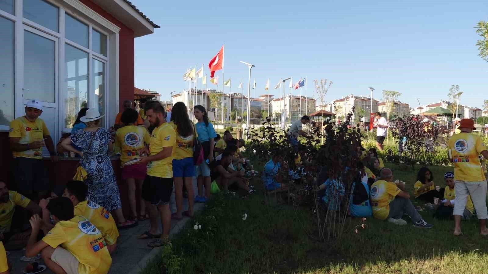 Aktivistlerden Van Gölü Kirlenmesin mavi kalsın Erciş il olsun sloganı