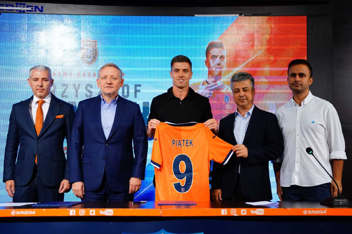 Krzysztof Piatek Başakşehir’e imzayı attı