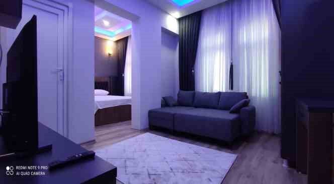 Batman’da 3 bin rakımlı Mereto Dağı eteklerine yapılan öğretmeler evi lüks otelleri aratmıyor