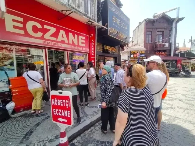 Bulgar turistlerin yeni gözdesi! Ucuza ilaç almak için sınırdan akın akın geliyorlar