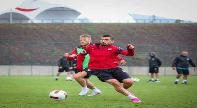 Sivasspor günü tek idmanla tamamladı
