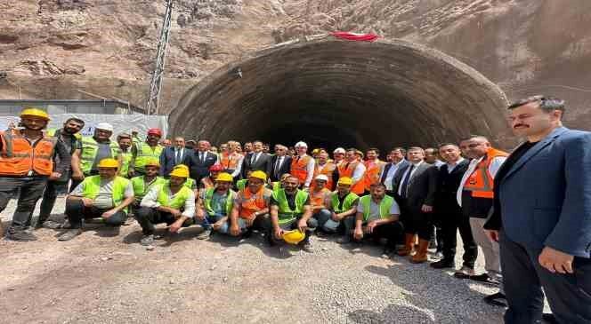Yeniköprü-Yüksekova tünelinde ışık göründü