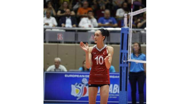 Milli yıldız Selinay Akçin, Manisa BBSK’de