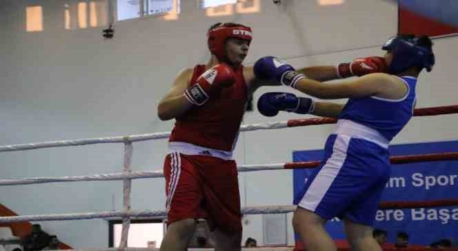 Kars’ta boks şampiyonası nefesleri kesiyor