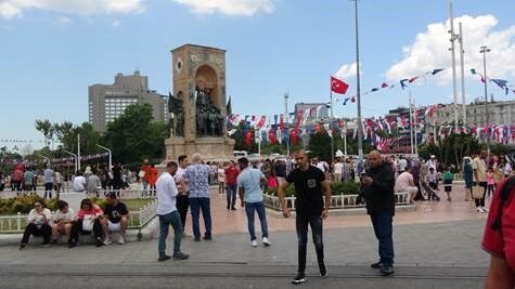 Taksim'de bayram yoğunluğu