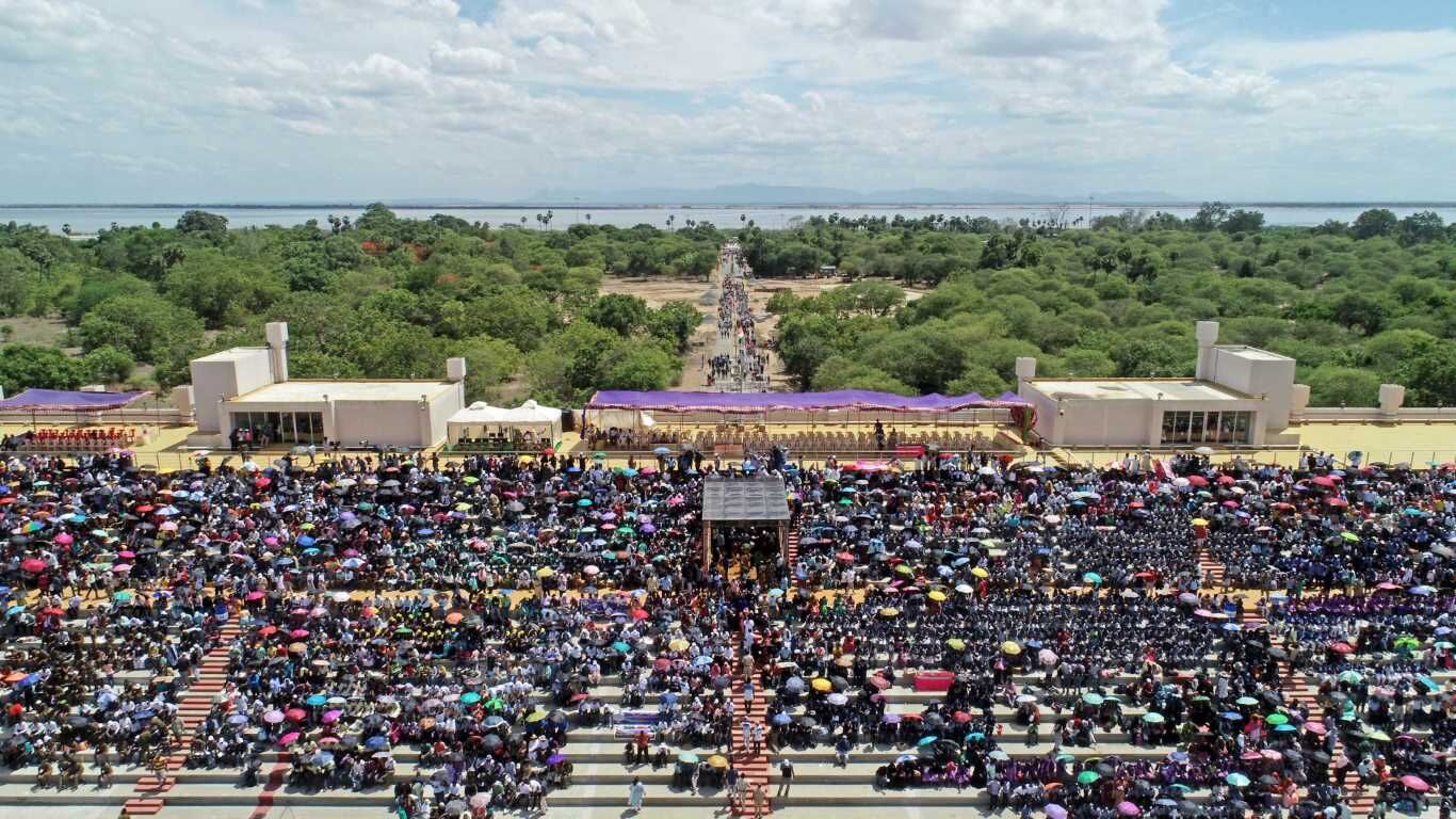 Hindistan, Ay'a insansız uzay aracı gönderdi