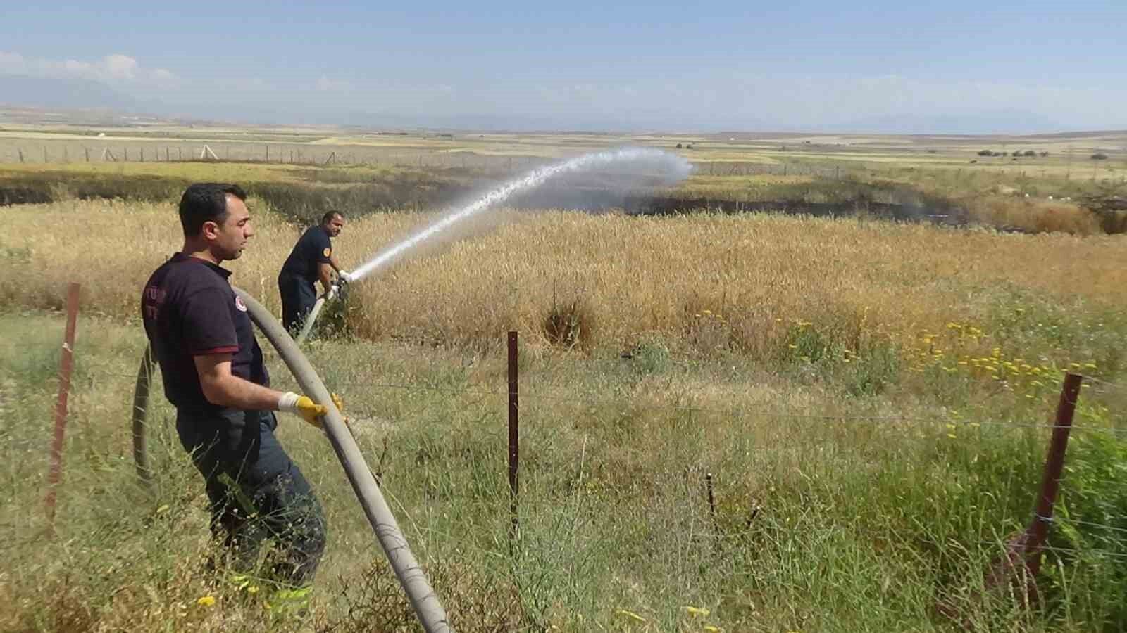 Mangal yapayım derken tarlasını yaktı