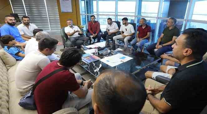 Şampiyonluk kupasını Başkan Sandal’a getirdiler