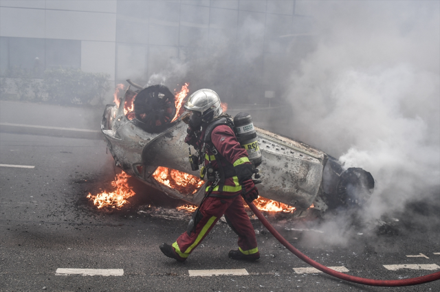 Cumartesi gününü işaret ettiler! Olayların kontrolden çıktığı Fransa'da