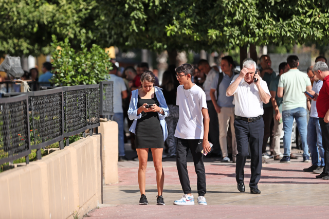 Adana'daki deprem sonrası korkutan görüntü! Her yer toz duman oldu