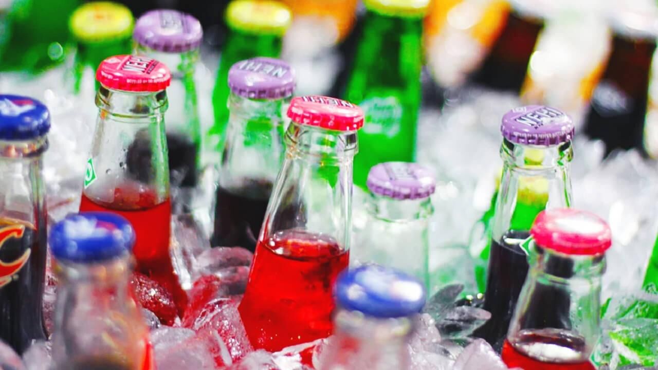Yazın gazlı içeceklere dikkat! Asitli içeceklerden uzak durmak gerekiyor