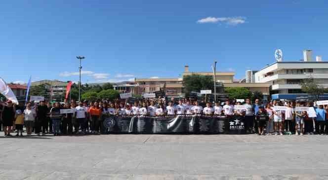 ANALİG sporcuları Erzincan’da deprem şehitleri için yürüdü