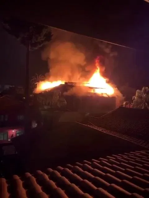 Antalya'da 3 katlı otelde yangın: 2 turist odada ölü bulundu, 12 yaralı var