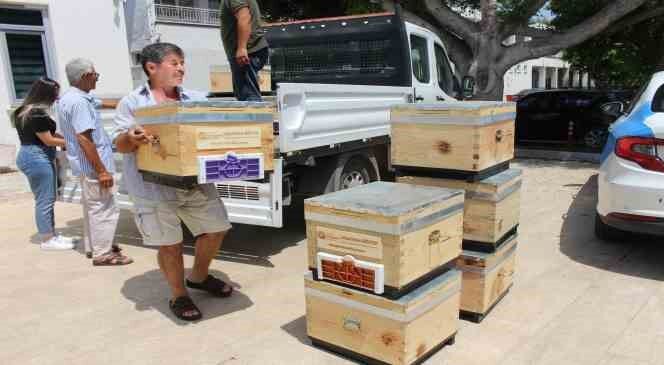 Büyükşehir’in arı kovanı destekleri sürüyor