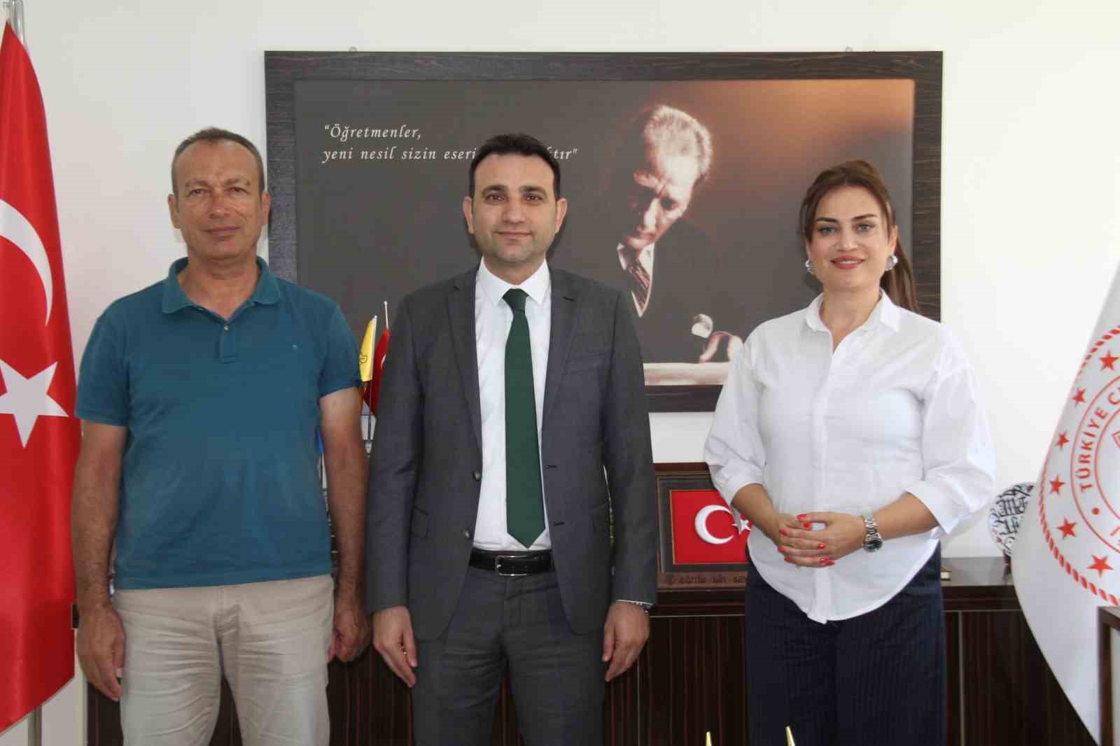 Elazığ’da üretilen boyalar, depremde hasar gören okulları renklendiriyor