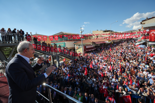 Kılıçdaroğlu, elindeki 200 TL'lik banknotla vatandaşlara seslendi: Asıl zammı yerel seçimlerden sonra göreceksiniz