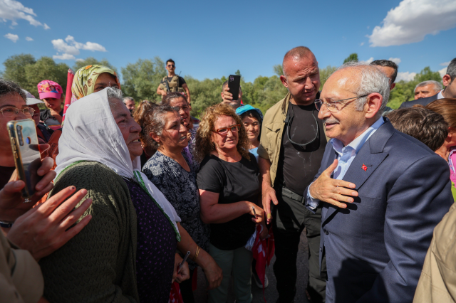 Kılıçdaroğlu, elindeki 200 TL'lik banknotla vatandaşlara seslendi: Asıl zammı yerel seçimlerden sonra göreceksiniz