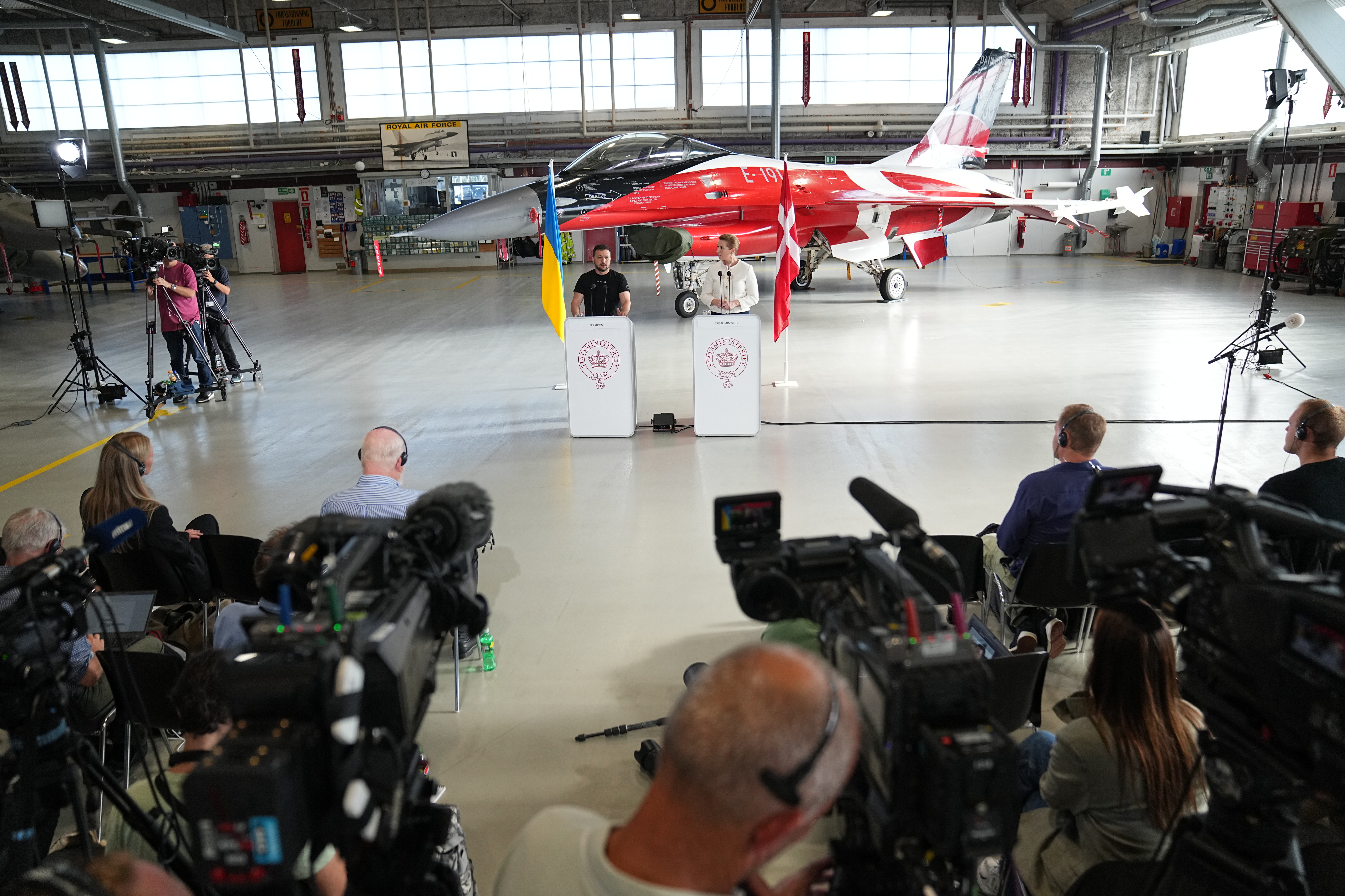 Danimarka’dan Ukrayna’ya 19 adet F-16 savaş uçağı