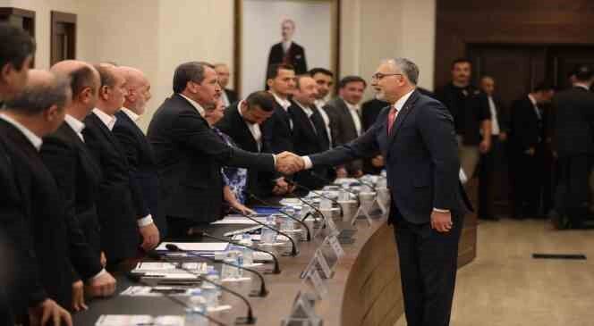 Bakan Işıkhan: “Mutabakata vararak ‘Toplu Sözleşmemizi uzlaşma ile sonuçlandırmayı hedefliyoruz”