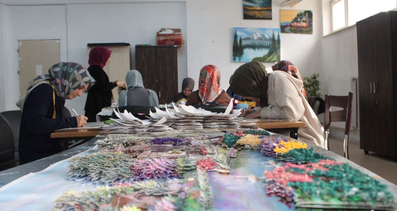 Hünerli kadınlar hem üretiyor hem de ev ekonomisine katkı sağlıyorlar