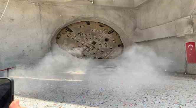 Bakan Uraloğlu, Bahçe - Nurdağı demiryolu tüneli ışık görme törenine katıldı