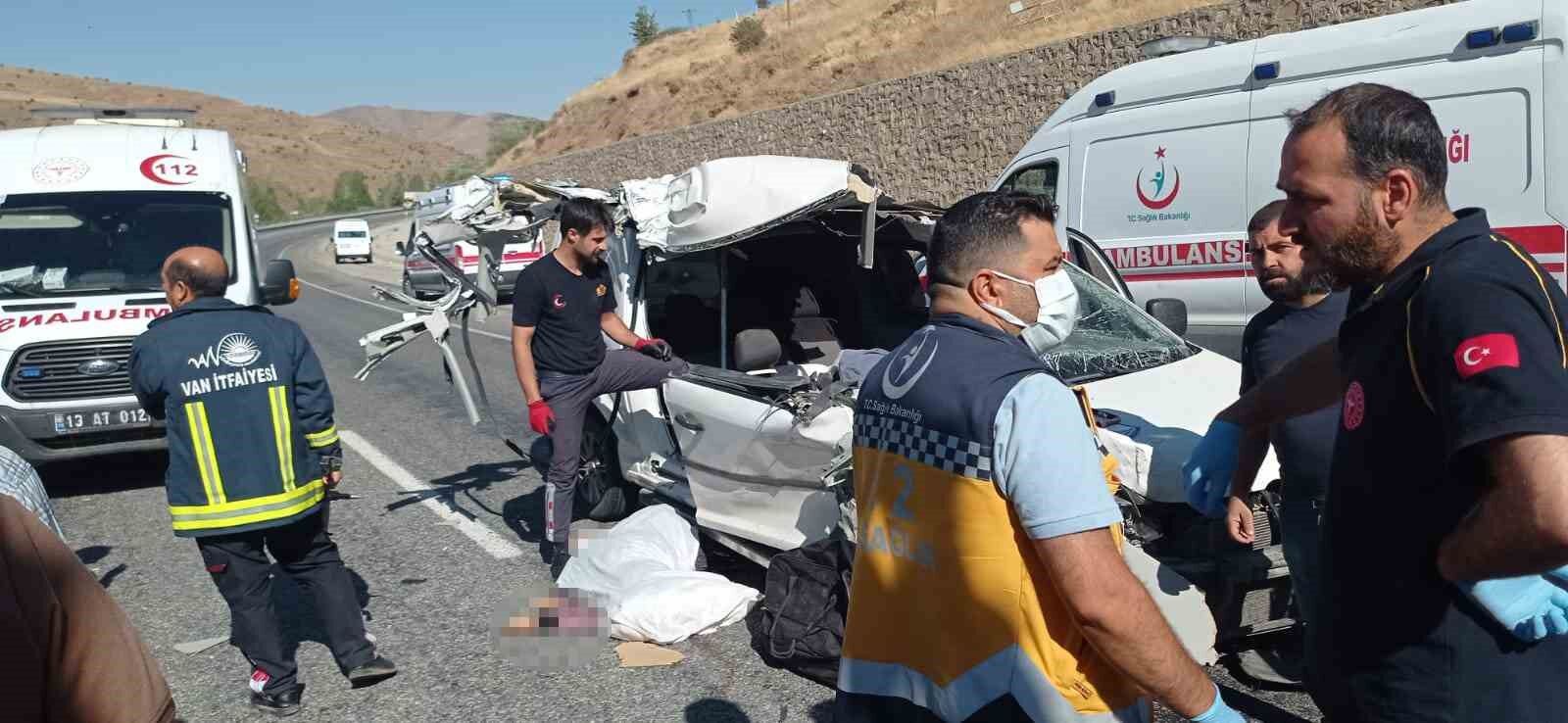 Van’da feci kaza: 3 ölü, 3 yaralı