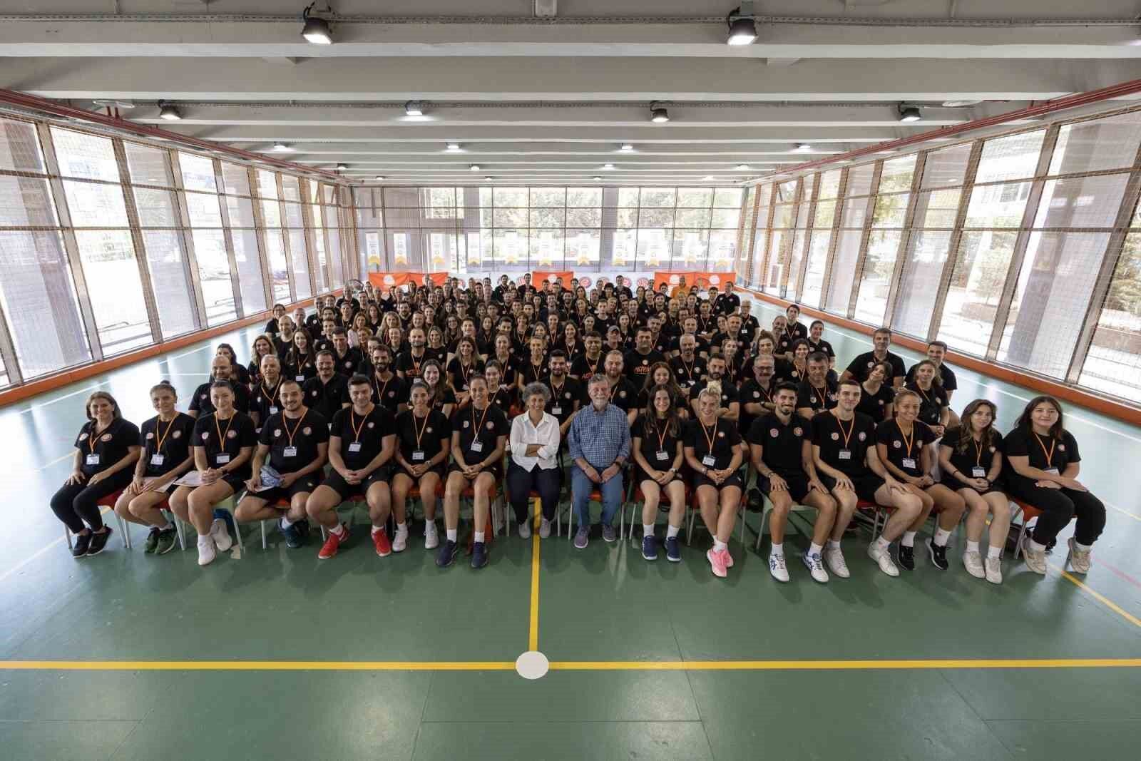 Eczacıbaşı Geleceğe Smaç 8. Çalıştayı, Kovan Spor Kültürü Merkezi’nde gerçekleşti