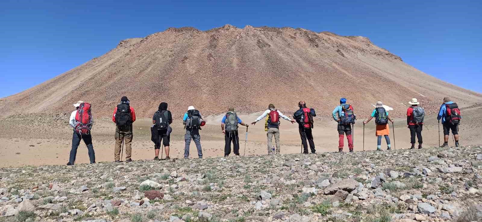 Küresel ısınmadan dolayı Süphan Dağı’ndaki birçok buzul eridi