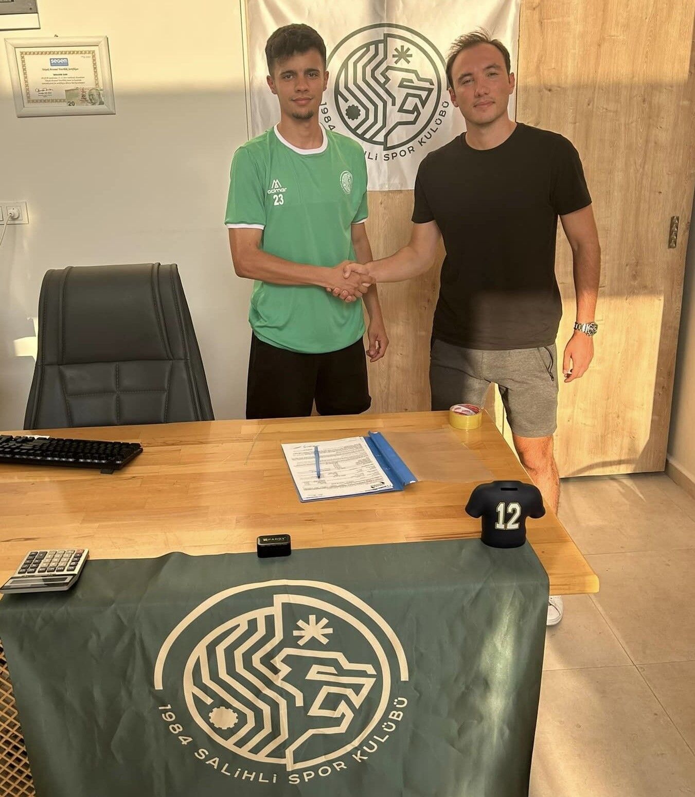 1984 Salihlispor’dan 6 transfer birden