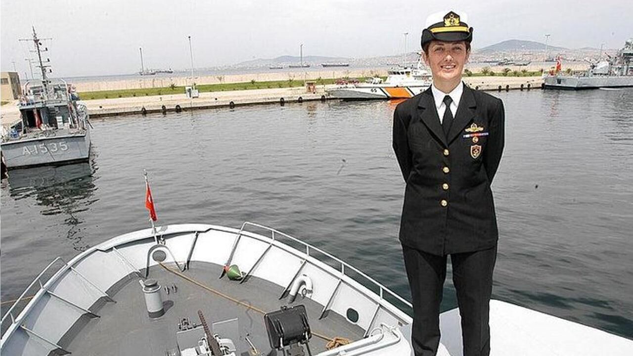 TSK tarihine geçmişti! Erdoğan'dan, ilk kadın amiral Gökçen Fırat'a övgü dolu sözler!